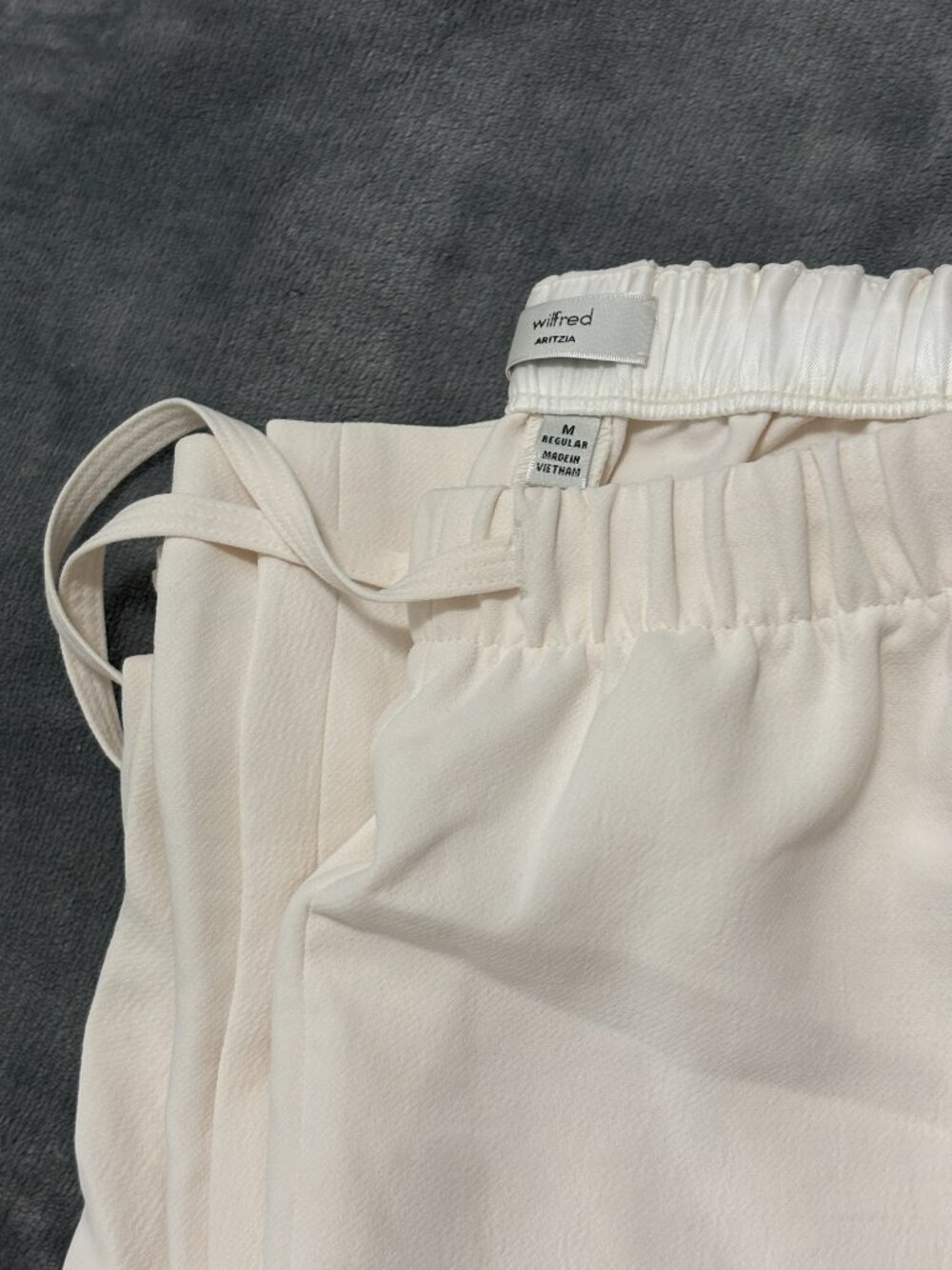 Aritzia Wilfred The Lodge Pants- Crepette- Light Birch - Size Medium